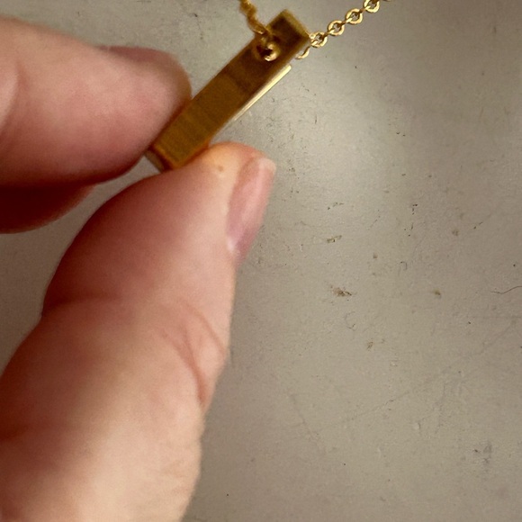 5/$25 Gold Initial V monogram Necklace 16 inch 🥰 - Picture 5 of 8